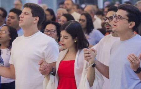 Prefeito Jo&atilde;o Campos, deputada Tabata Amaral e vice prefeito Victor Marques.