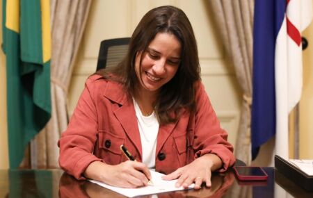 Governo de Pernambuco regulamenta novo decreto e servidores podem ter novos ganhos salariais.