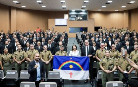 Raquel Lyra comanda aula inaugural do curso de oficiais da PM. 