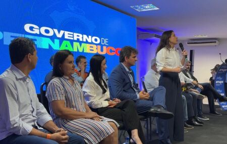 Prefeitos no primeiro encontro  da Amupe de 2026 com a presen&ccedil;a da governadora Raquel Lyra.