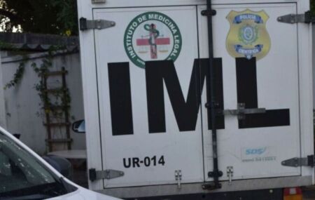 Carros do IML, no Recife.