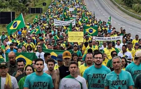 Caminhada promovida por Nikolas Ferreira.