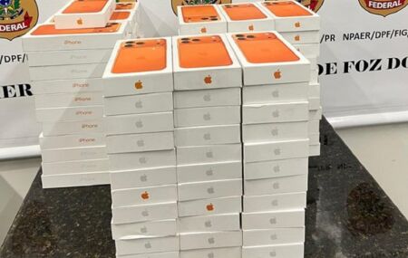 Passageiro &eacute; preso com 100 celulares em aeroporto de Foz do Igua&ccedil;u. 