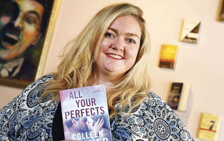 Colleen Hoover, autora dos best-sellers '&Eacute; Assim Que Acaba' e 'Verity', &eacute; diagnosticada com c&acirc;ncer