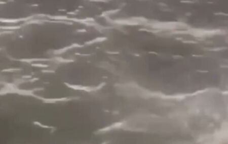 Mar da praia de Pau Amarelo, em Paulista, onde v&iacute;tima foi encontrada boiando.