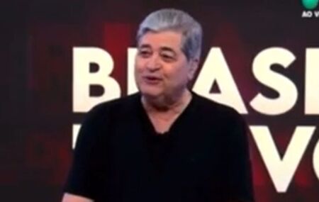 Datena esquece terno em casa e vai ao ar apenas de camiseta: "Achei que ainda estava de f&eacute;rias" 