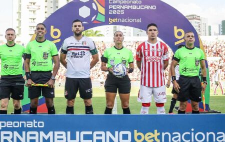 &Uacute;ltimo cl&aacute;ssico das Emo&ccedil;&otilde;es foi marcado por erro de arbitragem.