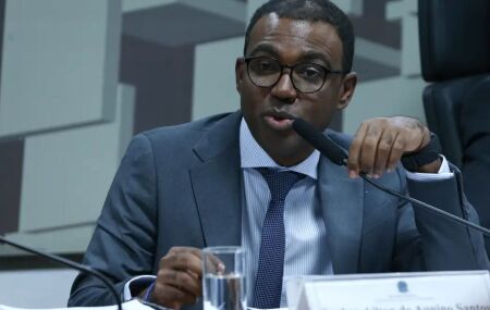 Diretor de Fiscaliza&ccedil;&atilde;o do Banco Central, Ailton de Aquino Santos.