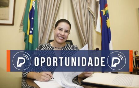 Governadora Raquel Lyra assinando documento.
