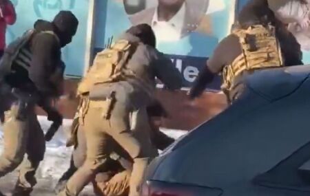 Homem &eacute; morto por agentes do ICE. 