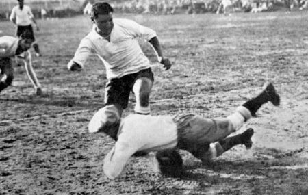 "El Manco", o craque uruguaio que fez o gol da vit&oacute;ria do seu pa&iacute;s na copa de 1930.