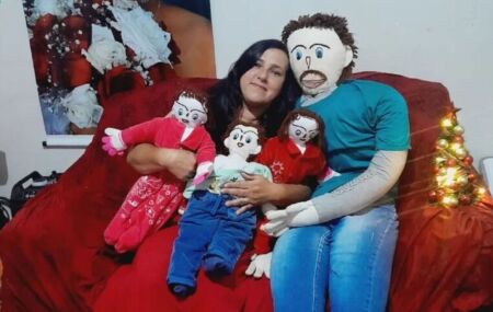 Influenciadora brasileira anuncia quarto filho de boneco de pano