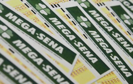 Cartelas da Mega-Sena juntas.