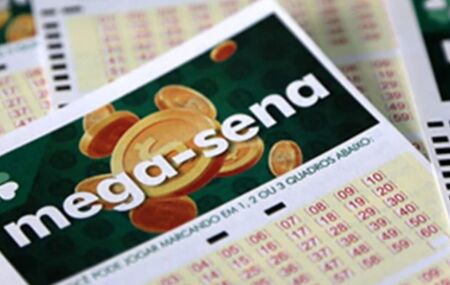 Cartelas da Mega-Sena juntas.