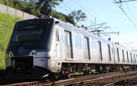 Metr&ocirc; do Recife nos trilhos.