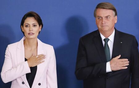 Michelle Bolsonaro e Jair Bolsonaro.