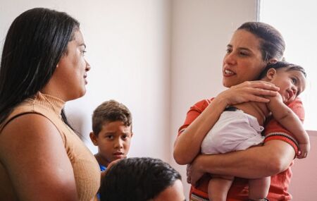 Programa M&atilde;es de Pernambuco garante aux&iacute;lio mensal de R$ 300 para mulheres em situa&ccedil;&atilde;o de vulnerabilidade social no estado.
