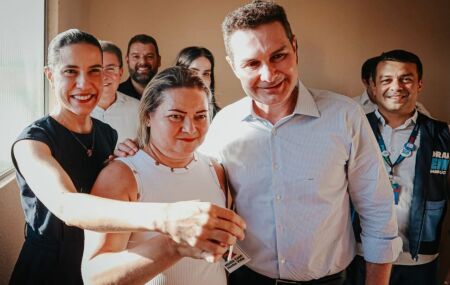 Em Serra Talhada, ao lado do ministro governadora entrega residencial com 902 unidades e autoriza constru&ccedil;&atilde;o de creche