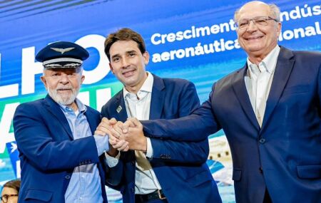 Presidente Lula, Ministro S&iacute;lvio Costa Filho e o vice-presidente Geraldo Alckmin