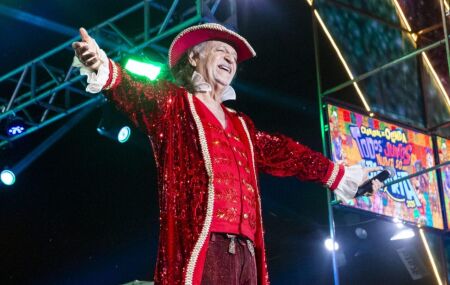 Alceu Valen&ccedil;a em apresenta&ccedil;&atilde;o no Carnaval de Olinda