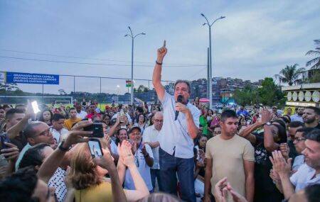 Prefeito Carlos Santana inaugura novo parque esportivo do distrito de Camela
