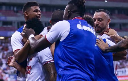 N&aacute;utico vence Santa Cruz na Arena de Pernambuco.