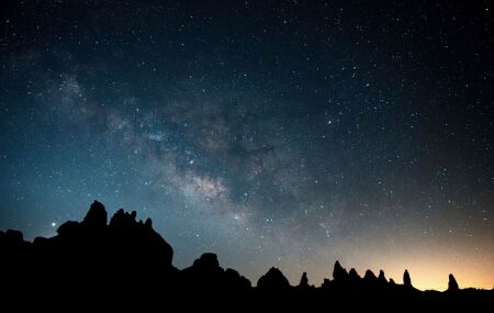 O c&eacute;u estrelado em uma noite de observa&ccedil;&atilde;o astron&ocirc;mica em 2026.