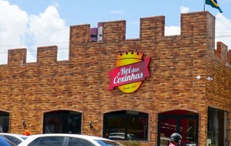 Fachada da nova unidade do Rei das Coxinhas na Rua Benfica, Madalena, Recife.