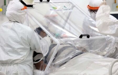 Paciente em hospital de campanha