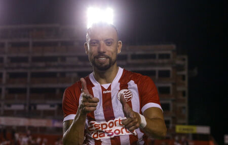 Paulo S&eacute;rgio, atacante do N&aacute;utico.