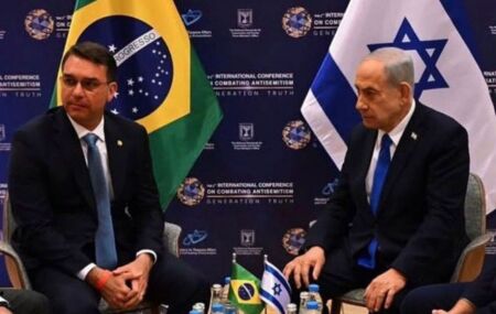 Flavio Bolsonaro e Benjamin Netanyahu reunidos em Israel.