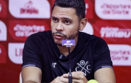 Guilherme dos Anjos em entrevista coletiva.