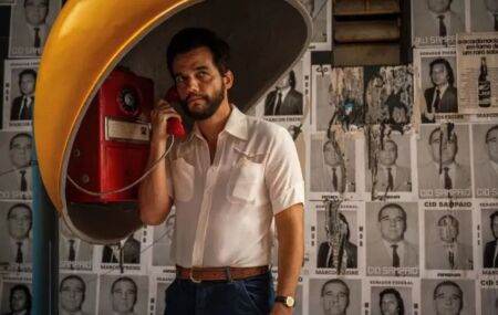 Wagner Moura em orelh&atilde;o. 