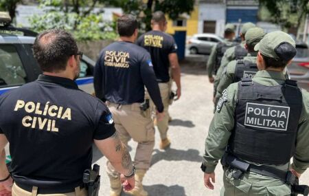 Policiais civis e militares de Pernambuco.