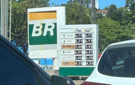 Pre&ccedil;o da gasolina segue alto nos postos do Recife.