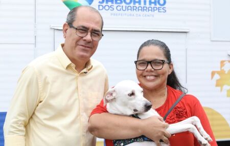 Prefeito Mano Medeiros inaugura CastraPet em Jaboat&atilde;o.