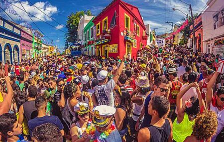Pr&eacute;vias de Carnaval agitam Olinda neste s&aacute;bado (10) e domingo (11).