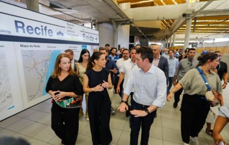 Raquel Lyra e ministro Jader Filho visitam metr&ocirc; do Recife. 