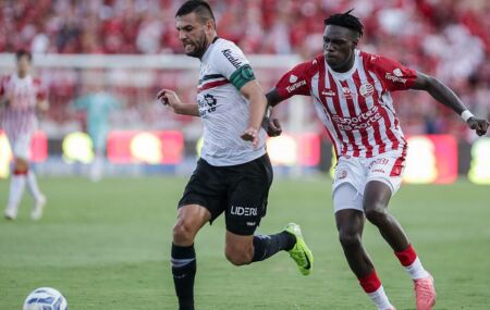 Santa Cruz e N&aacute;utico se enfrentam neste domingo (25).