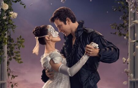 Sophie e Benedict, personagens de Bridgerton. 