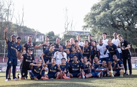 Time sub 20 do Retro comemora classifica&ccedil;&atilde;o na copinha.