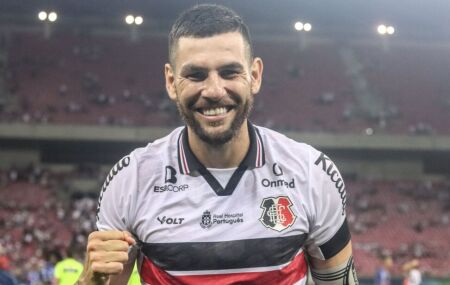 William Alves, zagueiro do Santa Cruz, deve ficar de fora do Pernambucano.