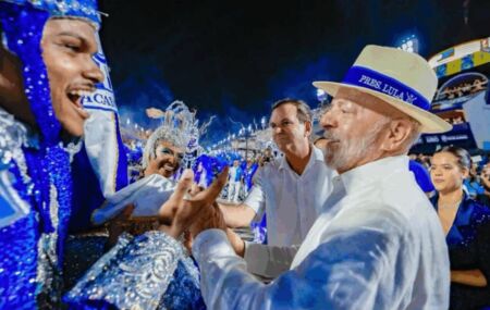 Pol&iacute;cia Federal &eacute; acionada para evitar protesto ccontra Lula no desfile de Carnaval.