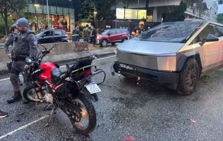 Motociclista morre em acidente envolvendo Tesla Cybertruck em S&atilde;o Paulo