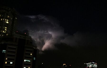 Falta de energia deixa cidade no escuro.