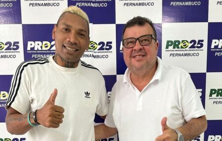 Fl&aacute;vio Ca&ccedil;a-Rato, &iacute;dolo do Santa Cruz, oficializa candidatura a deputado federal pelo PRD