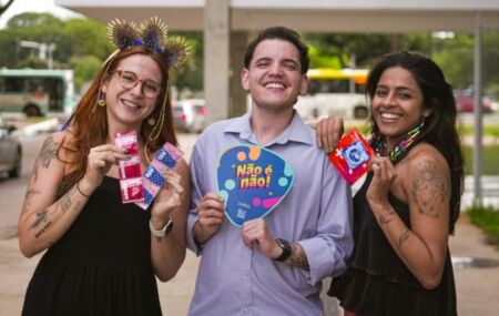 Minist&eacute;rio da Sa&uacute;de refor&ccedil;a uso de camisinhas e lan&ccedil;a novos modelos texturizados no SUS