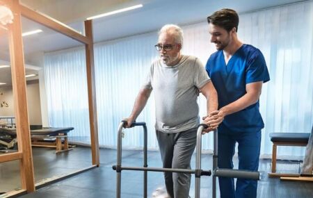 Polilaminina: o que se sabe at&eacute; agora sobre o tratamento capaz de fazer pacientes voltarem a andar