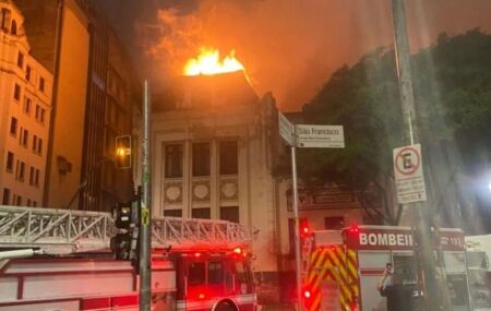 Inc&ecirc;ndio em pr&eacute;dio de Direito da USP