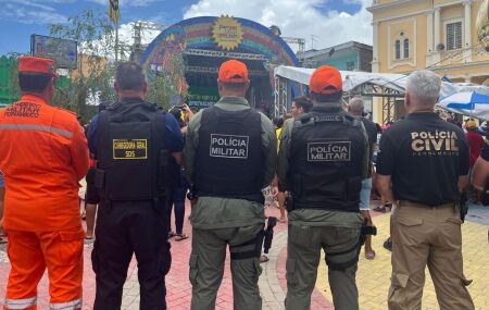 Agentes de seguran&ccedil;a p&uacute;blica no Carnaval 2026 de Nazar&eacute; da Mata.